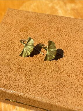 Artisan Michael Michaud Dainty Ginkgo Leaf Earrings 2.6g Handmade